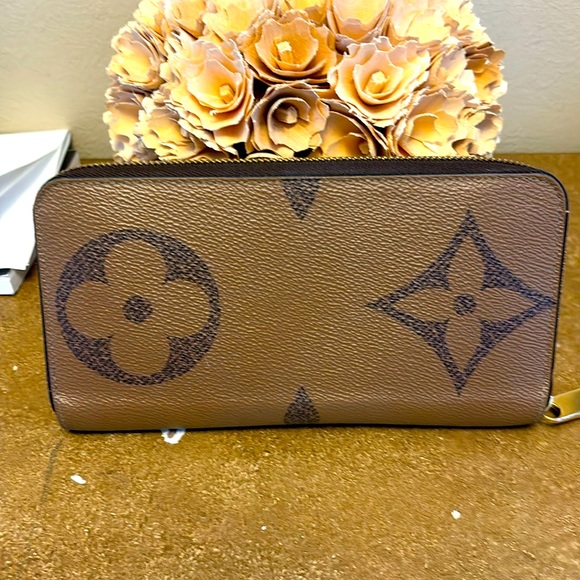 Louis Vuitton Reversed Monogram Zippy Wallet